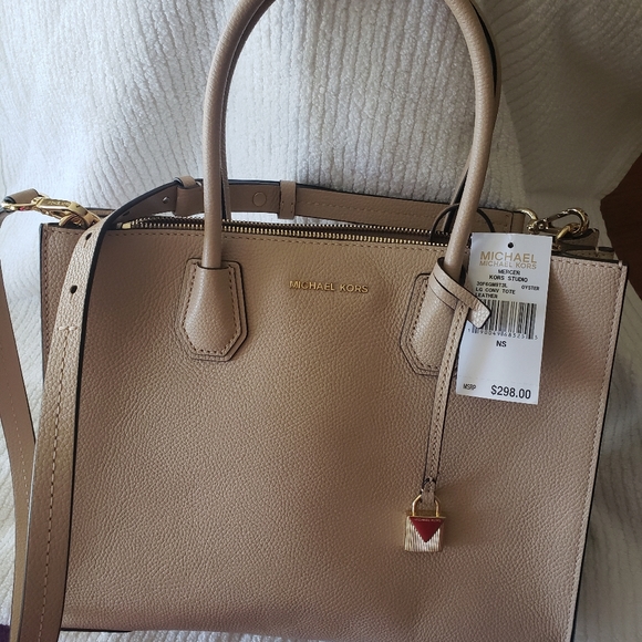 Michael Kors Bag. - Picture 3 of 7